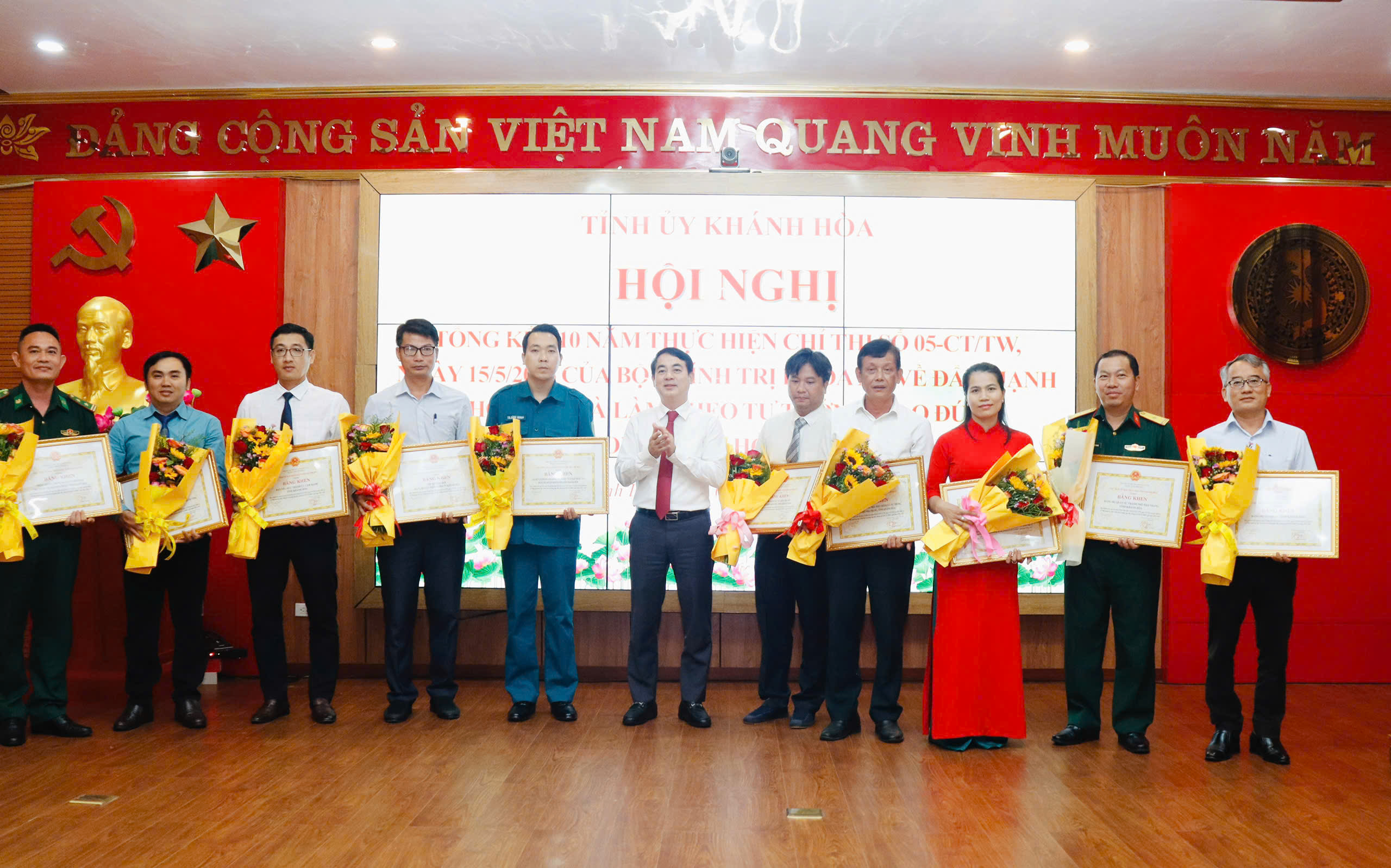 Khánh Hòa tổ chức Hội nghị tổng kết và khen thưởng 41 tập thể, cá nhân có thành tích tiêu biểu trong 10 năm thực hiện Chỉ thị số 05-CT/TW về “Đẩy mạnh học tập và làm theo tư tưởng, đạo đức, phong cách Hồ Chí Minh”